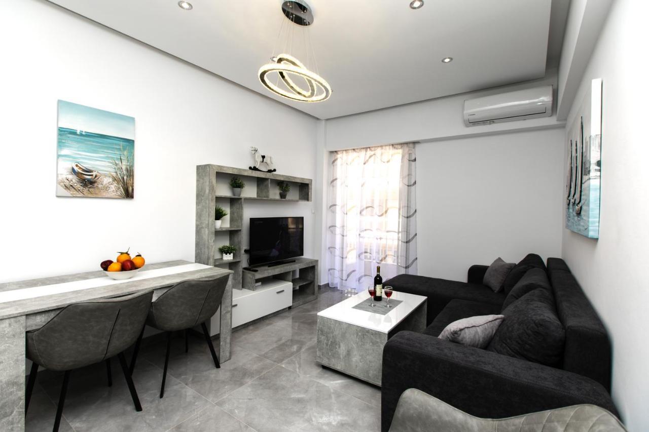 Luxury Shades Of Gray Apartment 罗希姆诺 外观 照片